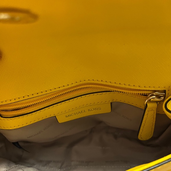 Michael Kors mini purse - Picture 2 of 2